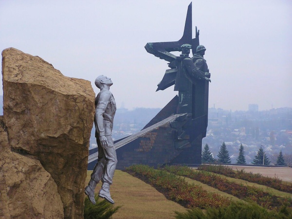 Монумент «Твоим освободителям, Донбасс»