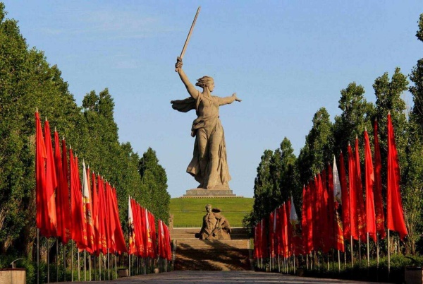 Мемориальный комплекс "Героям Сталинградской битвы" на Мамаевом кургане